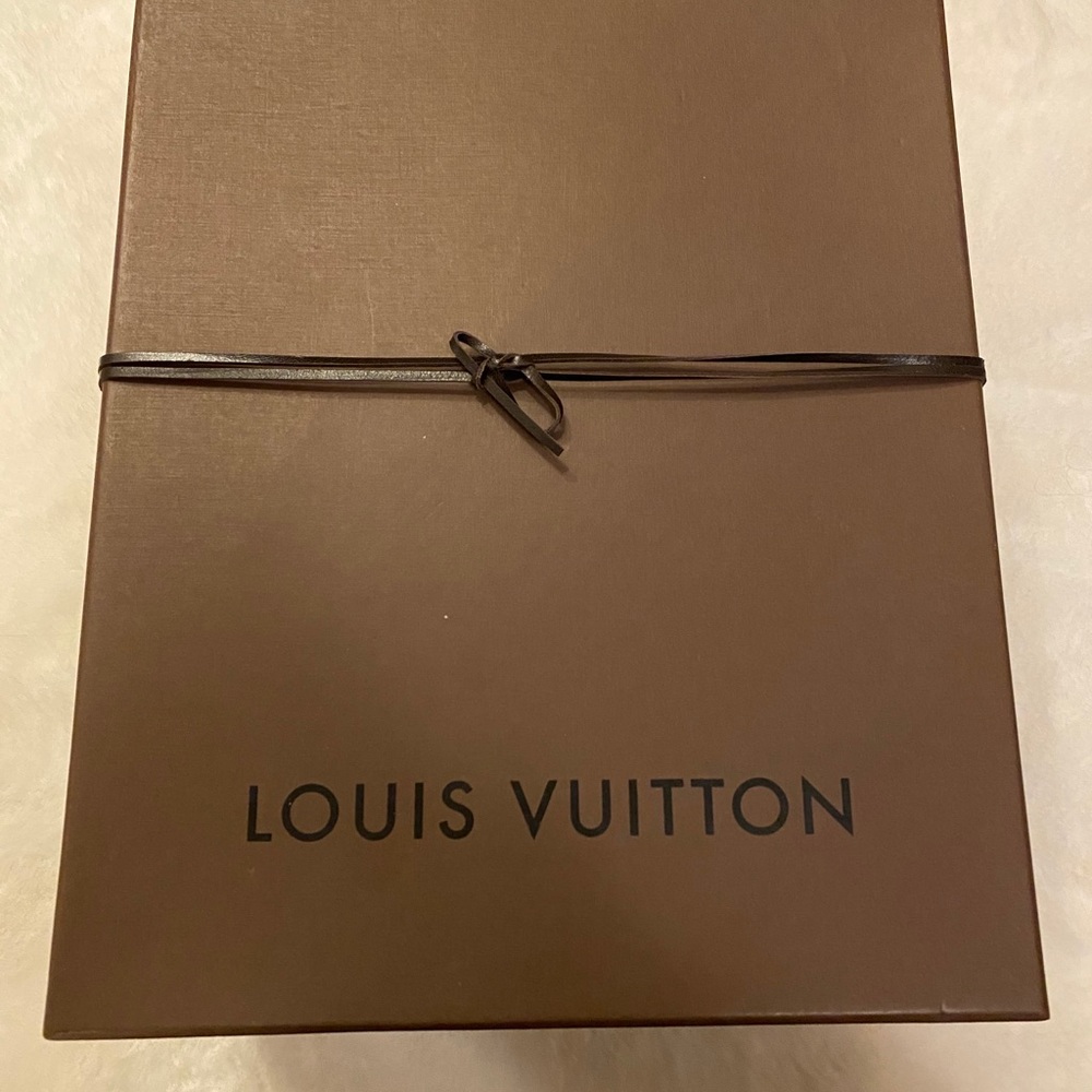Louis Vuitton - Picture 9 of 9